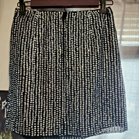 FRENCH CONNECTION, Sequin mini skirt, xxs or size 2 - Picture 2 of 3